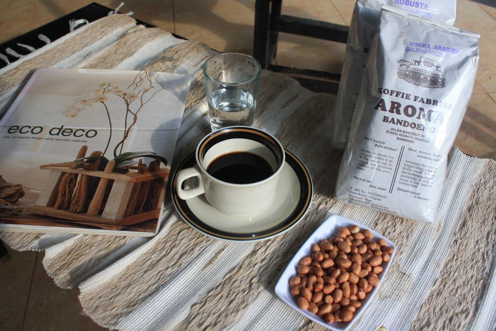 The Attic Bed & Breakfast Bandung Eksteriør billede